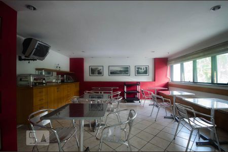 Apartamento à venda com 95m², 2 quartos e 1 vagaSalão