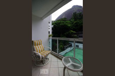 Apartamento à venda com 95m², 2 quartos e 1 vagaVaranda da sala