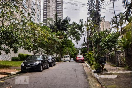Casa para alugar com 250m², 3 quartos e 3 vagasRua