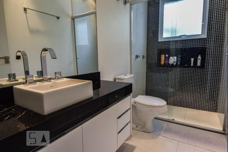 Casa para alugar com 250m², 3 quartos e 3 vagasBanheiro 03