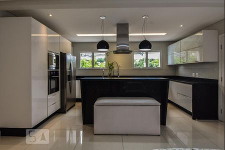 Casa para alugar com 250m², 3 quartos e 3 vagasCozinha