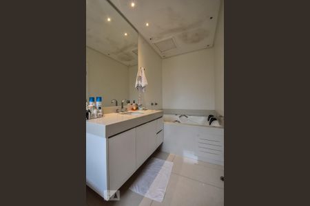 Casa para alugar com 250m², 3 quartos e 3 vagasBanheiro Suíte 01