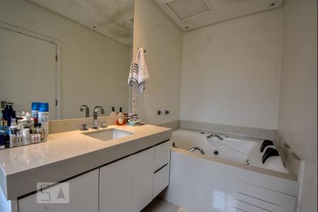 Casa para alugar com 250m², 3 quartos e 3 vagasBanheiro Suíte 01