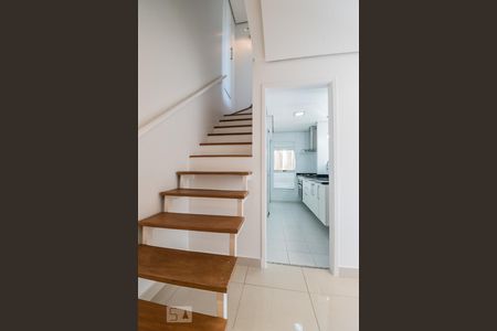 Apartamento à venda com 85m², 2 quartos e 2 vagasEscada de Acesso