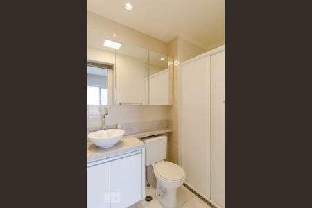 Banheiro de kitnet/studio para alugar com 1 quarto, 40m² em Jardim do Mar, São Bernardo do Campo