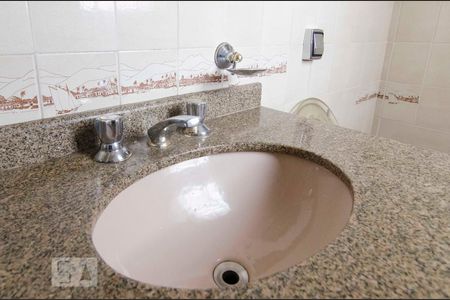 Casa para alugar com 450m², 3 quartos e 2 vagasBanheiro