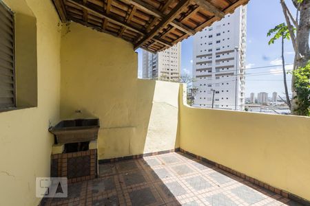 Casa à venda com 260m², 2 quartos e 2 vagas Casa à venda com 260m², 2 quartos e 2 vagasÁrea externa