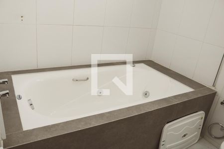 Apartamento à venda com 98m², 4 quartos e 2 vagasBanheiro da Suíte