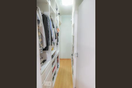Closet suíte 1  de apartamento à venda com 4 quartos, 145m² em Moema, São Paulo