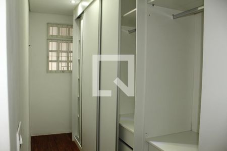 Quarto1 closet de casa à venda com 3 quartos, 350m² em Vila Anglo Brasileira, São Paulo