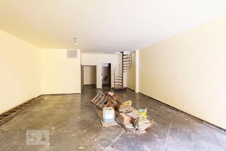 Casa à venda com 260m², 3 quartos e 5 vagas Casa à venda com 260m², 3 quartos e 5 vagasGaragem