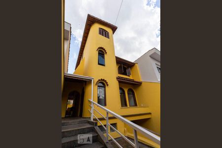 Casa à venda com 260m², 3 quartos e 5 vagas Casa à venda com 260m², 3 quartos e 5 vagasFachada