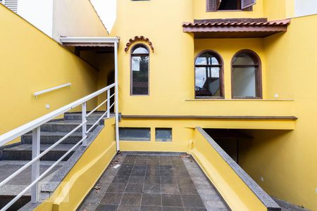 Casa à venda com 260m², 3 quartos e 5 vagas Casa à venda com 260m², 3 quartos e 5 vagasFachada