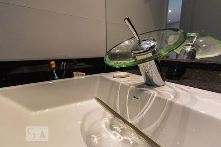 Banheiro de apartamento à venda com 3 quartos, 74m² em Jardim Marajoara, São Paulo