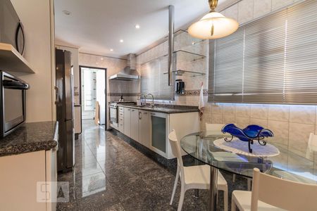 Apartamento para alugar com 200m², 3 quartos e 3 vagasCozinha