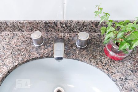 Apartamento para alugar com 137m², 3 quartos e 4 vagas Apartamento para alugar com 137m², 3 quartos e 4 vagasDetalhe banheiro suite 1