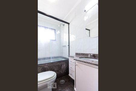 Apartamento para alugar com 137m², 3 quartos e 4 vagas Apartamento para alugar com 137m², 3 quartos e 4 vagasBanheiro suite 1