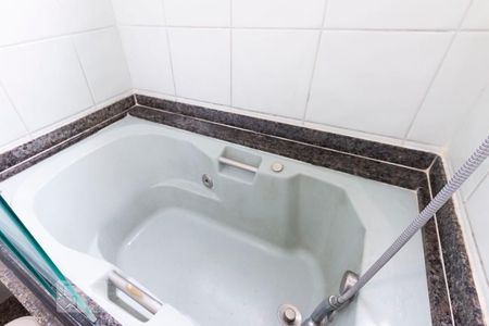 Apartamento para alugar com 137m², 3 quartos e 4 vagas Apartamento para alugar com 137m², 3 quartos e 4 vagasDetalhe banheiro suite 1