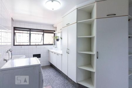 Apartamento para alugar com 137m², 3 quartos e 4 vagas Apartamento para alugar com 137m², 3 quartos e 4 vagasÁrea de serviço
