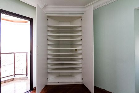 Apartamento à venda com 210m², 3 quartos e 2 vagassuite