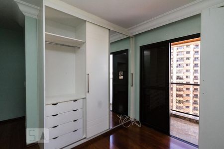 Apartamento à venda com 210m², 3 quartos e 2 vagassuite