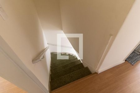 Escada de casa para alugar com 3 quartos, 102m² em Bosque da Saúde, São Paulo