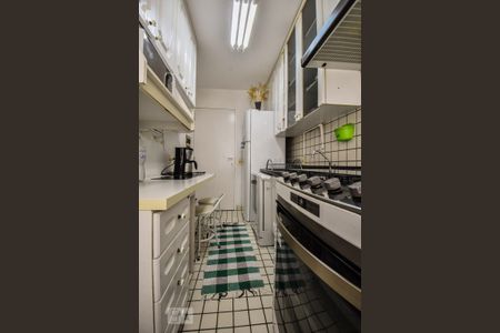 Cozinha de apartamento para alugar com 3 quartos, 67m² em Vila Sofia, São Paulo