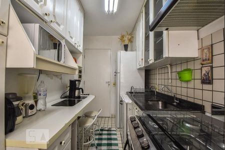 Cozinha de apartamento para alugar com 3 quartos, 67m² em Vila Sofia, São Paulo