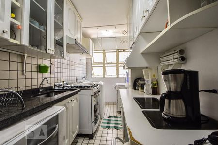 Cozinha de apartamento para alugar com 3 quartos, 67m² em Vila Sofia, São Paulo