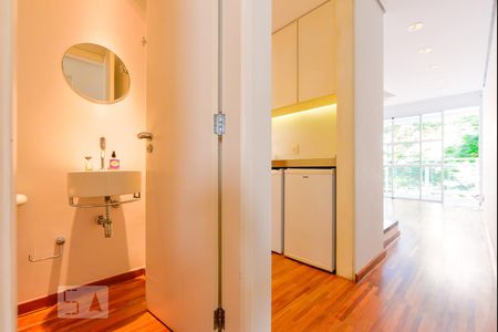 Entrada de apartamento à venda com 2 quartos, 70m² em Pinheiros, São Paulo