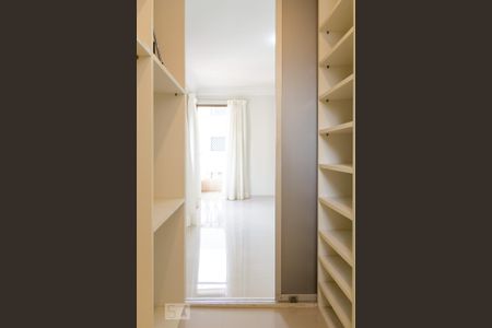 Apartamento à venda com 140m², 4 quartos e 3 vagas Apartamento à venda com 140m², 4 quartos e 3 vagasCloset