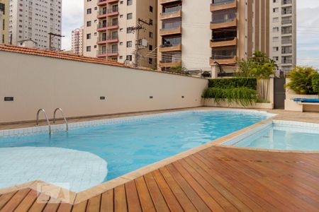 Apartamento à venda com 140m², 4 quartos e 3 vagas Apartamento à venda com 140m², 4 quartos e 3 vagasÁrea comum - Piscina