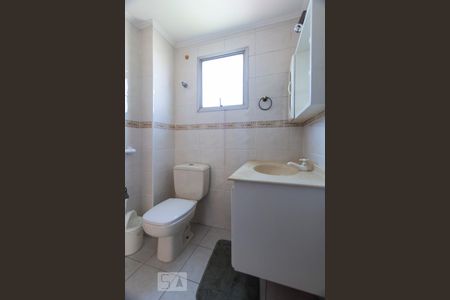 Banheiro social de apartamento para alugar com 2 quartos, 56m² em Planalto Paulista, São Paulo