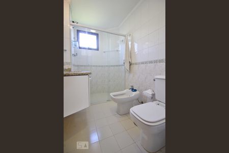 Apartamento para alugar com 256m², 4 quartos e 5 vagasBanheiro da suíte 2