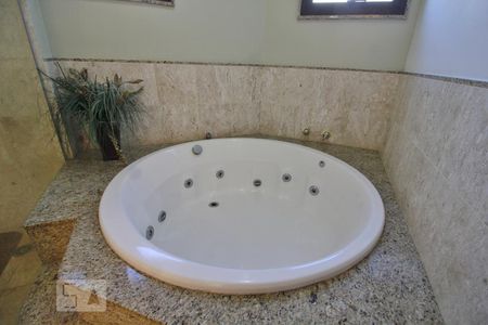 Apartamento para alugar com 256m², 4 quartos e 5 vagasBanheira