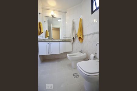 Apartamento para alugar com 256m², 4 quartos e 5 vagasBanheiro da suíte 4