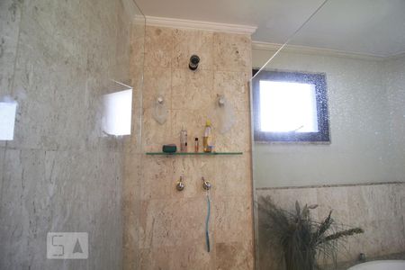 Apartamento para alugar com 256m², 4 quartos e 5 vagasChuveiro