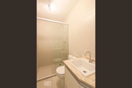 Apartamento à venda com 70m², 2 quartos e 2 vagasBanheiro da suíte 