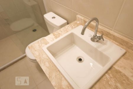 Apartamento à venda com 70m², 2 quartos e 2 vagasBanheiro da suíte 