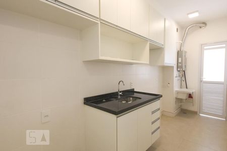 Apartamento à venda com 70m², 2 quartos e 2 vagasCozinha 