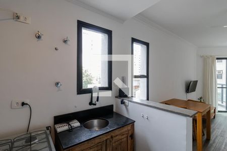 Cozinha de apartamento para alugar com 1 quarto, 60m² em Itaim Bibi, São Paulo
