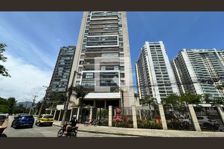 Apartamento para alugar com 65m², 3 quartos e 1 vaga Apartamento para alugar com 65m², 3 quartos e 1 vagaFachada