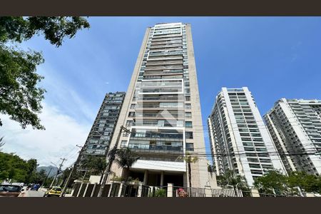 Apartamento para alugar com 65m², 3 quartos e 1 vaga Apartamento para alugar com 65m², 3 quartos e 1 vagaFachada