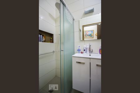 Banheiro social 2 de casa à venda com 5 quartos, 200m² em Pinheiros, São Paulo