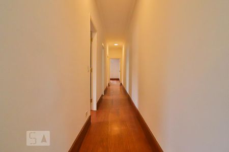 Corredor de apartamento para alugar com 3 quartos, 148m² em Vila Madalena, São Paulo