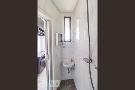 Apartamento à venda com 130m², 3 quartos e 3 vagasBanheiro de serviço 