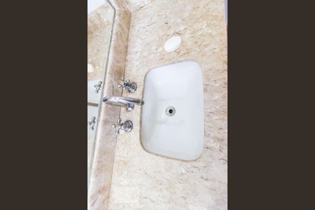 Banheiro social de apartamento à venda com 3 quartos, 130m² em Buritis, Belo Horizonte