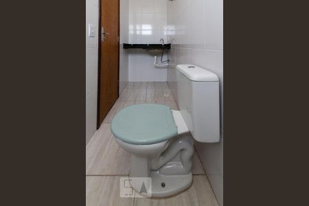 banheiro suite 01 de casa de condomínio para alugar com 2 quartos, 60m² em Chácara Belenzinho, São Paulo