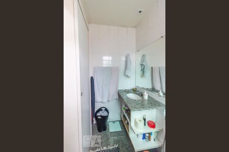 Apartamento à venda com 120m², 4 quartos e 3 vagas Apartamento à venda com 120m², 4 quartos e 3 vagasBanheiro suíte
