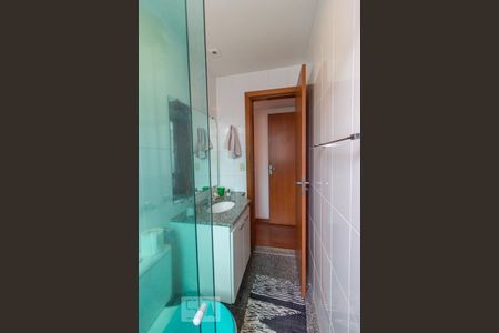 Apartamento à venda com 120m², 4 quartos e 3 vagas Apartamento à venda com 120m², 4 quartos e 3 vagasBanheiro social